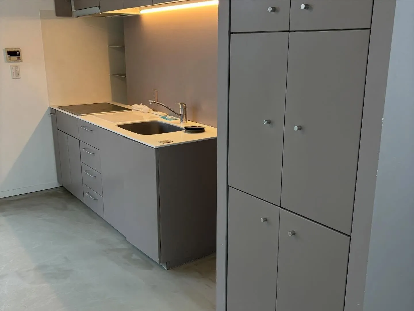 店舗天井塗装・オフィスビル室内塗装を行いました。